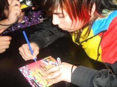 autografo2 Cumbio firma autógrafos